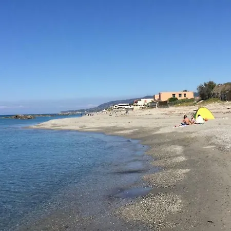 Tatil Evi Sandraus Rometta Marea